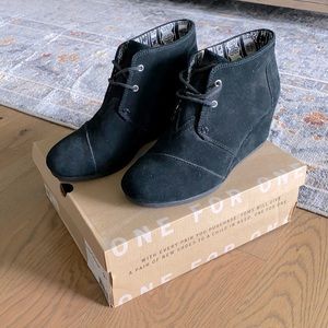 TOMS- Desert Wedge- Black Suede
